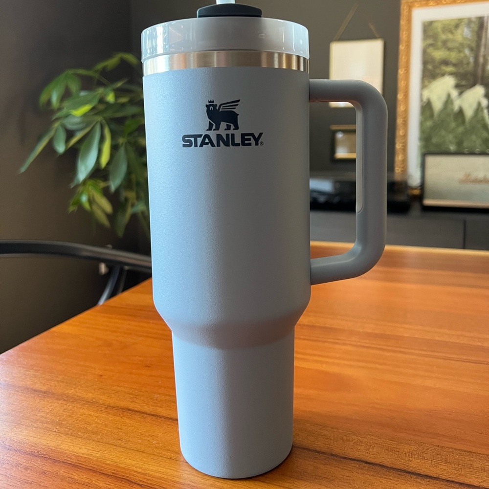 New Stanley Quencher H2.0 FlowState Tumbler 40 OZ Chambray